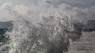 Olujno jugo na zadarskoj rivi 5. studenog 2014. Foto: Roberto Lerga Olujno jugo na zadarskoj rivi 5. studenog 2014. Foto: Roberto Lerga