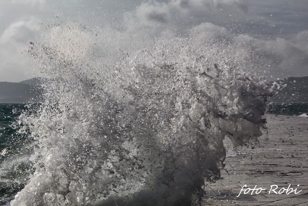 Olujno jugo na zadarskoj rivi 5. studenog 2014. Foto: Roberto Lerga Olujno jugo na zadarskoj rivi 5. studenog 2014. Foto: Roberto Lerga