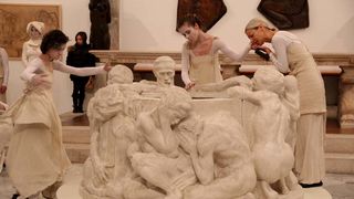 Glazbeno-plesni performans “Ona koja nosi”, foto: Iva Perinčić Glazbeno-plesni performans “Ona koja nosi”, foto: Iva Perinčić