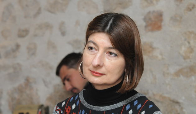 Lana Derkač, Zapis Đina