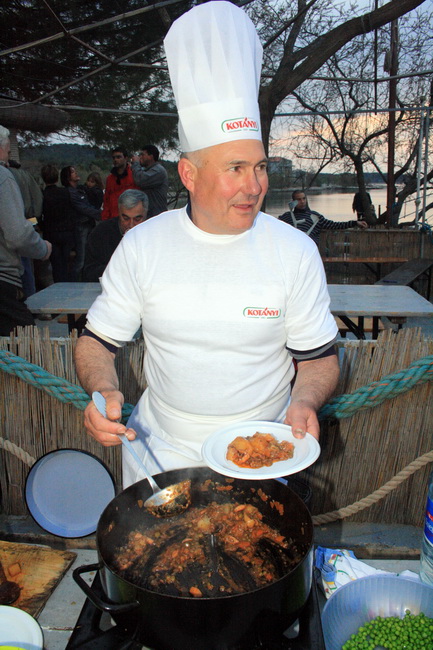 Banj: Poznati kuhaju s Renatom Kraljevom Banj: Poznati kuhaju s Renatom Kraljevom