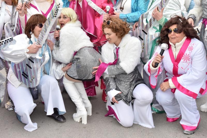 Karnevalska povorka okupila se na parkiralistu kod ‘Ljepotice’ a potom je krenula prema sredisnjem gradskom Trgu. Photo: Dino Stanin/PIXSELL