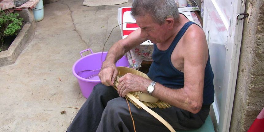 Kukljica – pletenje siknjice Kukljica – pletenje siknjice