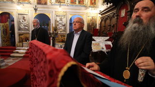 Zadar, 170513.
Crkva sv Ilije, Poluotok.
Veceras je otvorena sakralna riznica pravoslavne crkve sv. Ilije – vrijedne umjetnine i galerija ikona. Javnosti ju je predstavio episkop dalmatinski Fotije. Riznica je obnovljena sredstvima Ministarstva kultur Zadar, 170513.
Crkva sv Ilije, Poluotok.
Veceras je otvorena sakralna riznica pravoslavne crkve sv. Ilije – vrijedne umjetnine i galerija ikona. Javnosti ju je predstavio episkop dalmatinski Fotije. Riznica je obnovljena sredstvima Ministarstva kultur