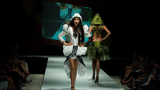 Trodnevna modna manifestacija Zadar fashion nights održava se na Trgu Ivana Pavla II. Prve večeri, pod nazivom ‘Urban Night’ predstavili su se kreatori i modne kuće: Toni Brekalo, Galko, Callegari, Oktan, Ana Milin i Margarete Ete. U glazbenom dijelu prog Trodnevna modna manifestacija Zadar fashion nights održava se na Trgu Ivana Pavla II. Prve večeri, pod nazivom ‘Urban Night’ predstavili su se kreatori i modne kuće: Toni Brekalo, Galko, Callegari, Oktan, Ana Milin i Margarete Ete. U glazbenom dijelu prog