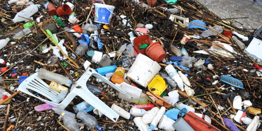 Dubrovnik, 221110.
Velike kolicine smeca, jugo koje je ovih dana puhalo u Dubrovacko neretvanskoj zupaniji, nanjelo je na poluotok Peljesac, a najvise ga ima u mjestu Trstenik. Spomenuto smece, vjeruje se da je noseno morskim strujama stiglo cak iz Albani