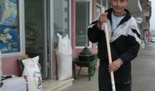 Srbija: socijalnu pomoć zarađuju kao djelatnici javnih tvrtki!, foto: blic.rs