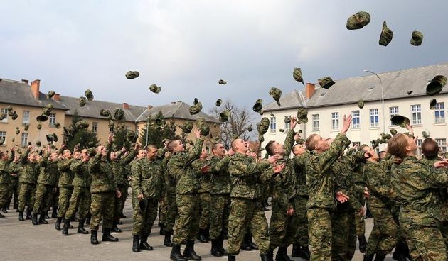redsjednica Republike i vrhovna zapovjednica Oruzanih snaga RH Kolinda Grabar Kitarovic prisustvovala je svecanoj prisezi 14. narastaja dragovoljnih rocnika.