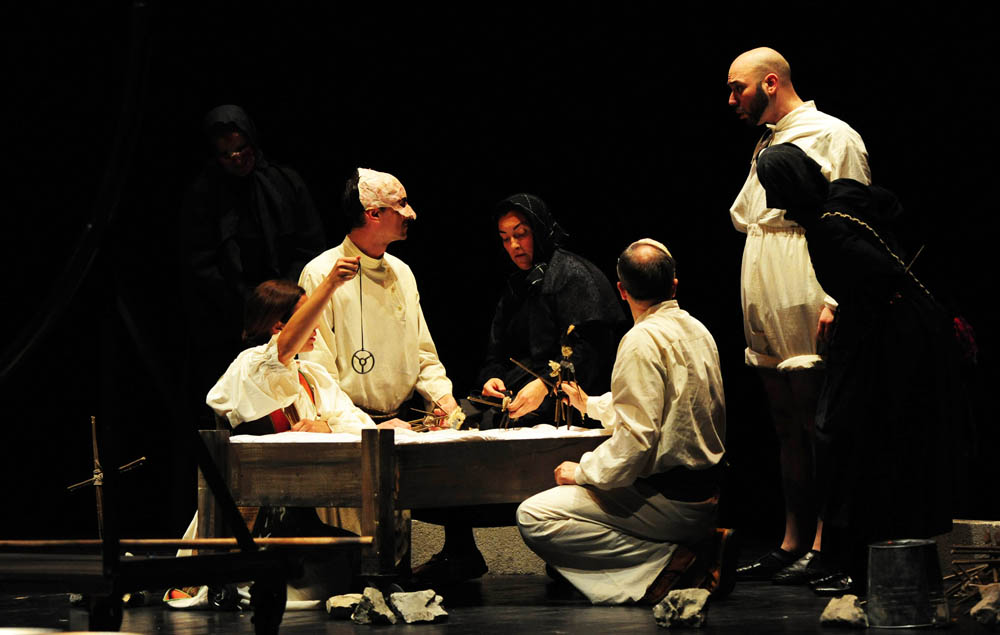 Zadar, 11.04.2013. snimio: Nenad Marčev
dramska pretplata
GRADSKO KAZALIŠTE MLADIH SPLIT
Redatelj: Ivan Leo Lemo
Krčma, alkar, duga
po motivima pripovjedaka Dinka Šimunovića
igraju: Ana Gruica, Belmondo Miliša, Slavko Sobin,
Ivo Perkušić, Zadar, 11.04.2013. snimio: Nenad Marčev
dramska pretplata
GRADSKO KAZALIŠTE MLADIH SPLIT
Redatelj: Ivan Leo Lemo
Krčma, alkar, duga
po motivima pripovjedaka Dinka Šimunovića
igraju: Ana Gruica, Belmondo Miliša, Slavko Sobin,
Ivo Perkušić,