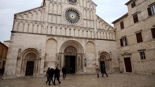 Nadbiskup Milan Zgrablić predvodio je misu na Božić u katedrali svete Stošije