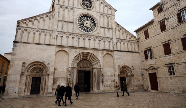 Nadbiskup Milan Zgrablić predvodio je misu na Božić u katedrali svete Stošije