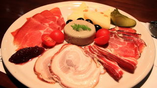 Restoran bar Atrij: Finger Food & Wine Selection, Foto: Iva Perinčić Restoran bar Atrij: Finger Food & Wine Selection, Foto: Iva Perinčić