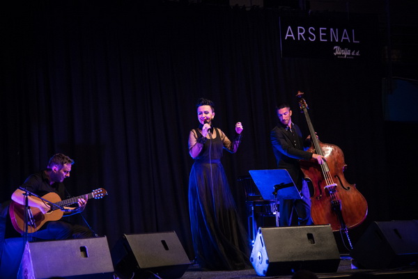 Veličanstvena Amira Medunjanin oduševila Zadrane u klubu Arsenal. Foto: Vinko Pešić Veličanstvena Amira Medunjanin oduševila Zadrane u klubu Arsenal. Foto: Vinko Pešić