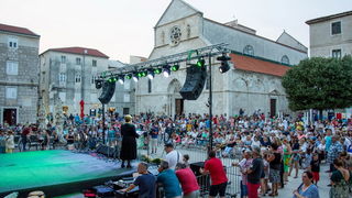 8. Međunarodni festival čipke u Pagu obilježila je modna revija i nastup klape Sol