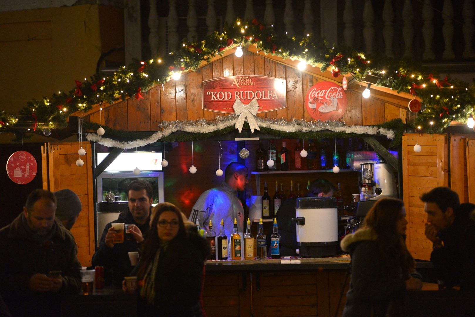 Advent u Zadru: Neno Belan i Fiumensi raspjevali i rasplesali i staro i mlado na Trgu Petra Zoranića Advent u Zadru: Neno Belan i Fiumensi raspjevali i rasplesali i staro i mlado na Trgu Petra Zoranića