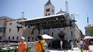 Pozornica i tribine za koncert Josea Carrerasa