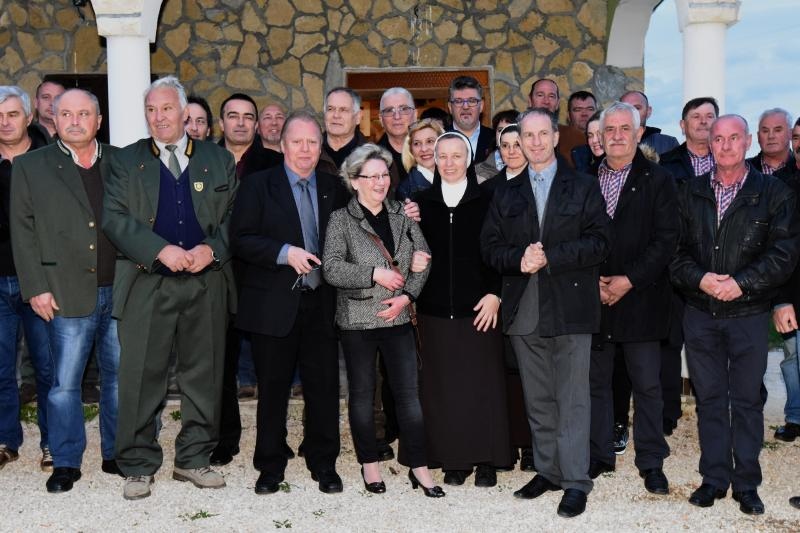 U Lovackom domu u Rastanima odrzana je proslava 20 godina neprestanog humanitarnog rada Marion i Manfred Nurnberger iz Savezne Republike Njemacke donatora bolnickih kreveta raznim bolnicama i institucijama. Photo: Dino Stanin/PIXSELL