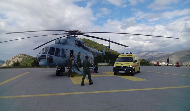 Helikopterska posada prevezla dvoje mladih pacijenata
