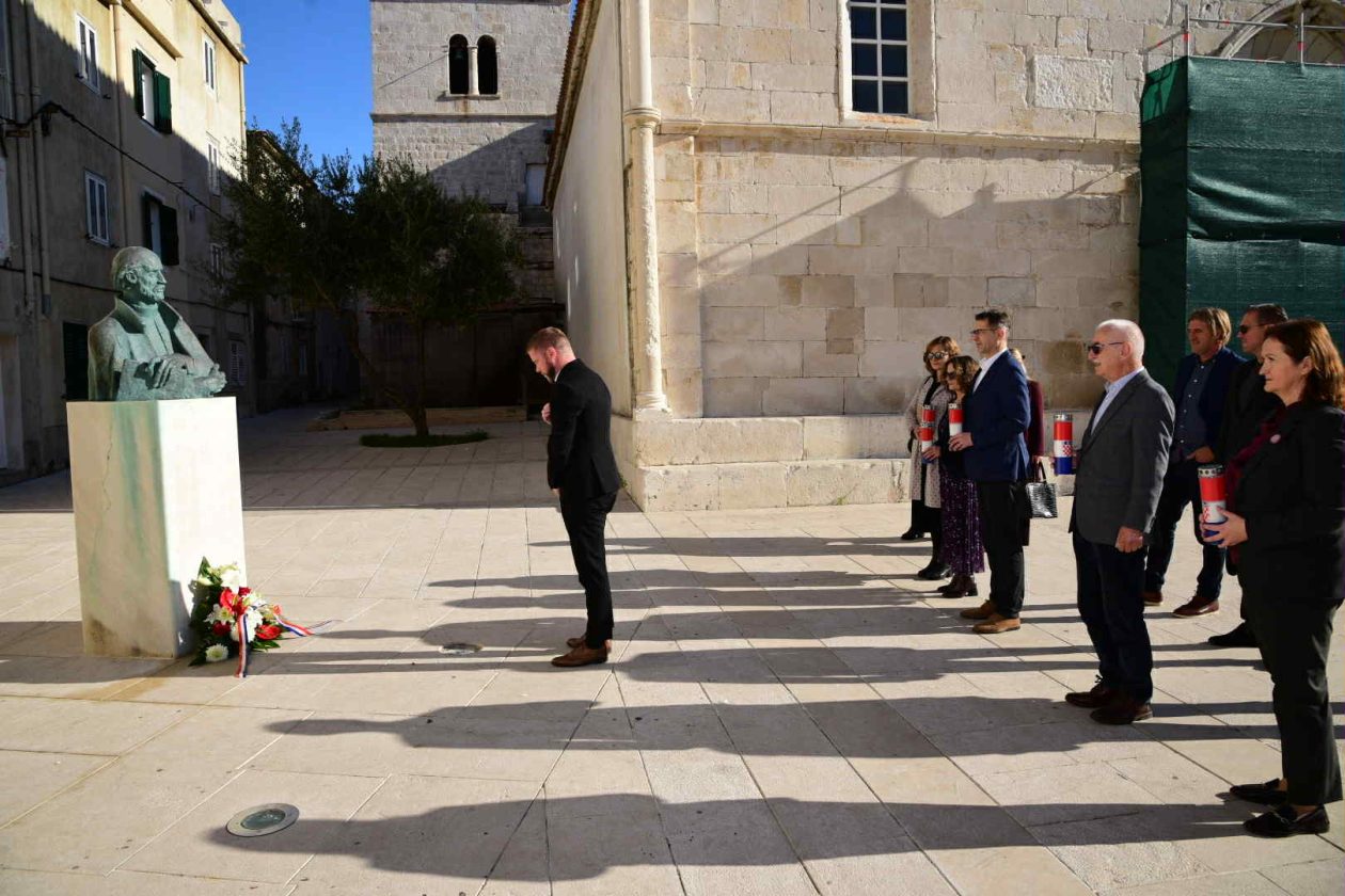 44c5622b-2ddf-411e-b571-75d17735e370 44c5622b-2ddf-411e-b571-75d17735e370