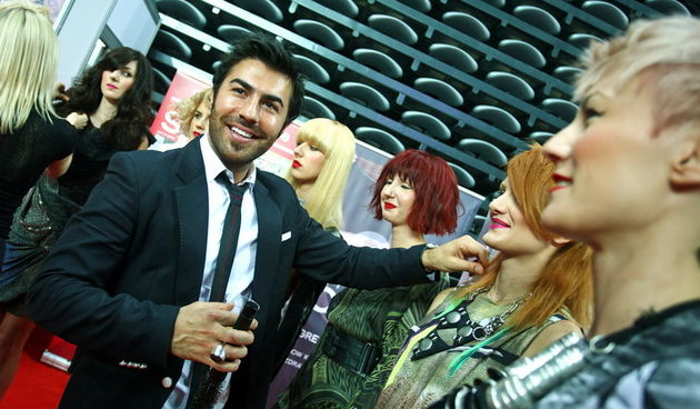Zagreb, 250911.
U Areni Zagreb 24. i 25.09. odrzava se Beauty i Lifestyle Show, sajam ljepote.
Odrzana je revija frizura Toni and Guy.
Na slici: Richard Mannah, kreativni direktor u Toni and Guy.
Foto: Neja Markicevic / CROPIX