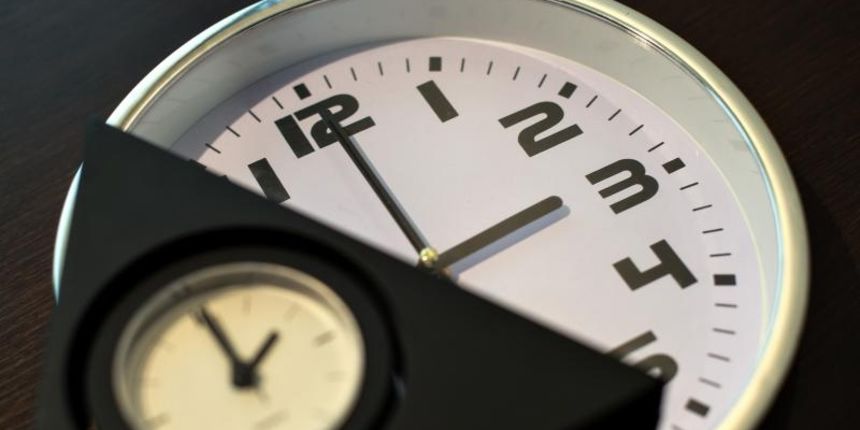 Ljetno racunanje vremena u 2015. godini pocinje 29. ozujka 2015. godine u 02 h 00 min i 00 s, tako sto se pomicanjem za jedan sat unaprijed, vrijeme u 02 h 00 min i 00 s racuna kao 03 h 00 min i 00 s. Photo: Davor Puklavec/PIXSELL Autor Davor Puklavec/PI Ljetno racunanje vremena u 2015. godini pocinje 29. ozujka 2015. godine u 02 h 00 min i 00 s, tako sto se pomicanjem za jedan sat unaprijed, vrijeme u 02 h 00 min i 00 s racuna kao 03 h 00 min i 00 s. Photo: Davor Puklavec/PIXSELL Autor Davor Puklavec/PI