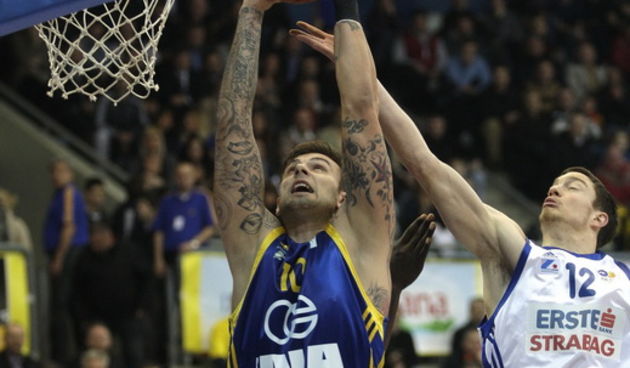 Zagreb, 100211. KC Drazen Petrovic. Zavrsnica kosarkaskog kupa Kresimir Cosic, finalna utakmica Zagreb CO – Zadar Na slici: Mario Kasun, Pavle Marcinkovic. Foto: Nenad Dugi / Cropix