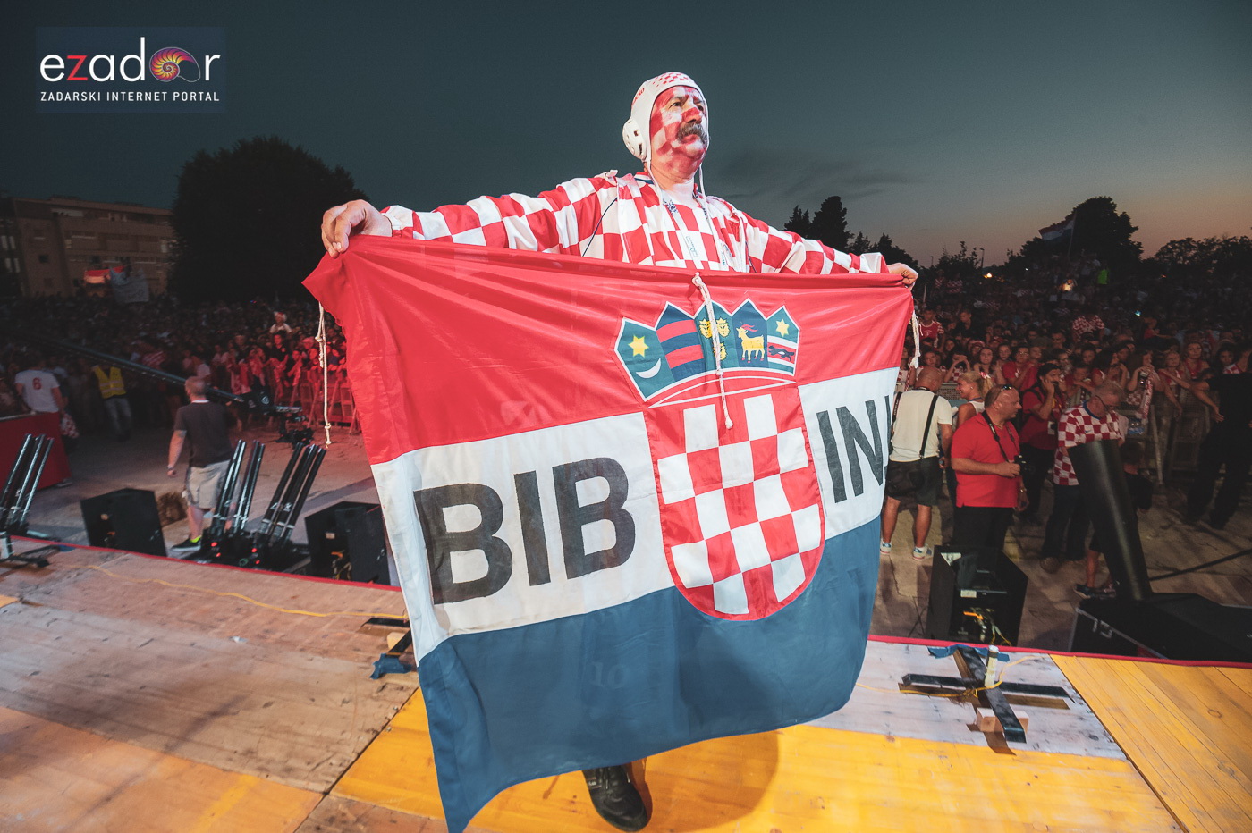 Zadar priredio čudesan doček svojim Vatrenim herojima (1)