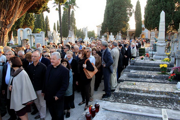 Blagdan Svih svetih na Gradskom groblju Zadar, Foto: Iva Perinčić Blagdan Svih svetih na Gradskom groblju Zadar, Foto: Iva Perinčić
