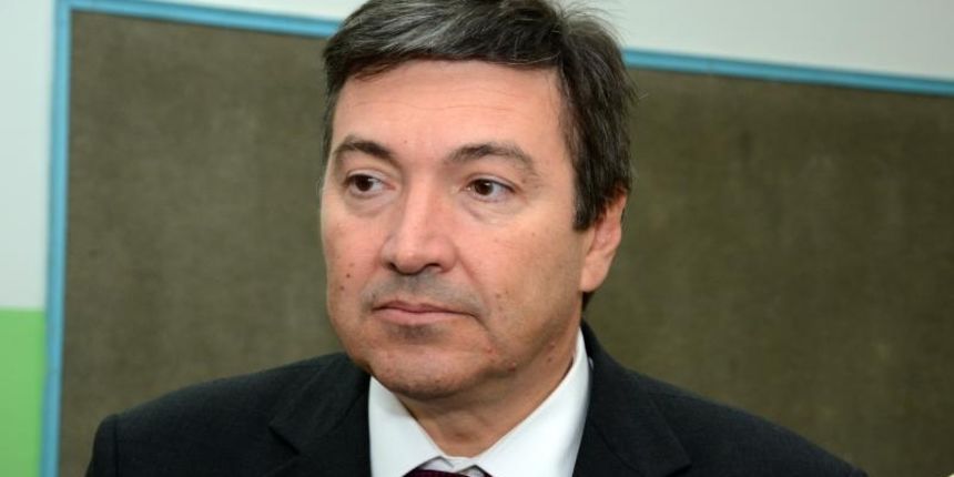 Gunja – U OS Antuna i Stjepana Radica otvorena je Ucionica buducnosti. Rijec je o CARNetovom projektu e-Skole, gdje se kroz sustav pametnih ucionica omogucuje izvodjenje obrazovnog procesa uz koristenje multimedije i interneta. Ministar Vedran Mornar. Pho