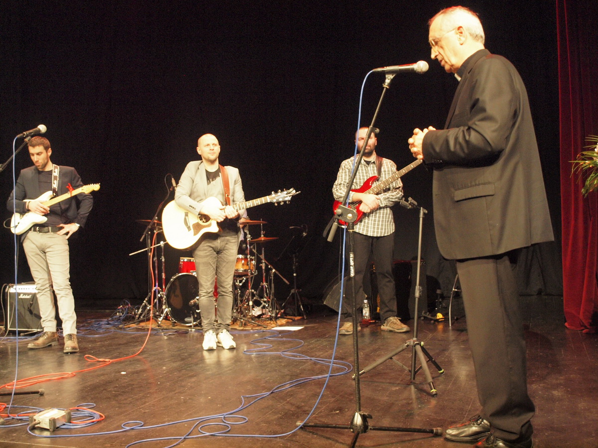 Humanitarni koncert duhovne glazbe “Anđeli za Anđelu” u HNK Zadar Humanitarni koncert duhovne glazbe “Anđeli za Anđelu” u HNK Zadar