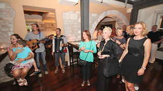 Degustacija vina mariborske vinarije Vinag u Restoran Baru Atrij Degustacija vina mariborske vinarije Vinag u Restoran Baru Atrij