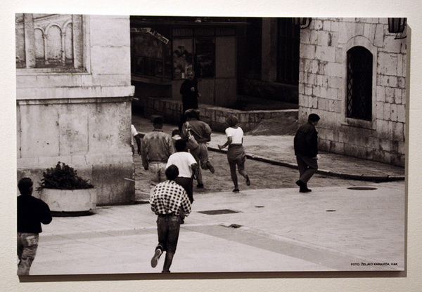 HKK: Otvorenje izlozbe “Razaranje Zadra” Zvonka Kucelina i Zeljka Karavide