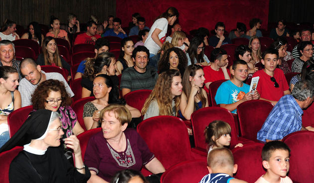 Zadar, 15.06.2013. snimio: Nenad Marčev 
Gimnazija Vladimira Nazora Zadar i prijatelji 
Andrew Lloyd Webber 
Fantom u Operi 
Redatelj Milena Dundov 
Umjetnička voditeljica Iva Mustać Klarić 
Nastupili učenici škole i prijatelji 
Dvorana HNK Zadar