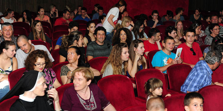 Zadar, 15.06.2013. snimio: Nenad Marčev 
Gimnazija Vladimira Nazora Zadar i prijatelji 
Andrew Lloyd Webber 
Fantom u Operi 
Redatelj Milena Dundov 
Umjetnička voditeljica Iva Mustać Klarić 
Nastupili učenici škole i prijatelji 
Dvorana HNK Zadar