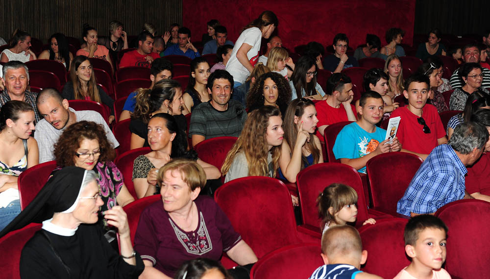 Zadar, 15.06.2013. snimio: Nenad Marčev
Gimnazija Vladimira Nazora Zadar i prijatelji
Andrew Lloyd Webber
Fantom u Operi
Redatelj Milena Dundov
Umjetnička voditeljica Iva Mustać Klarić
Nastupili učenici škole i prijatelji
Dvorana HNK Zadar Zadar, 15.06.2013. snimio: Nenad Marčev
Gimnazija Vladimira Nazora Zadar i prijatelji
Andrew Lloyd Webber
Fantom u Operi
Redatelj Milena Dundov
Umjetnička voditeljica Iva Mustać Klarić
Nastupili učenici škole i prijatelji
Dvorana HNK Zadar