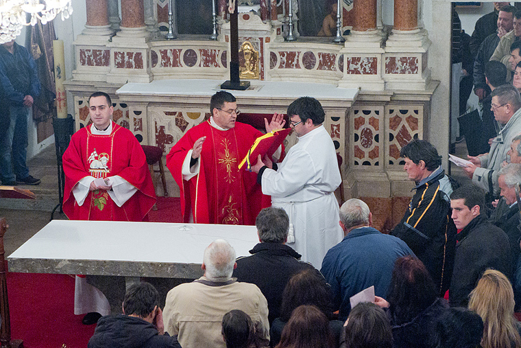 Sinoć je u Bibinjama na jedinstveni način obilježen Velik petak, foto: Leo Banić Sinoć je u Bibinjama na jedinstveni način obilježen Velik petak, foto: Leo Banić