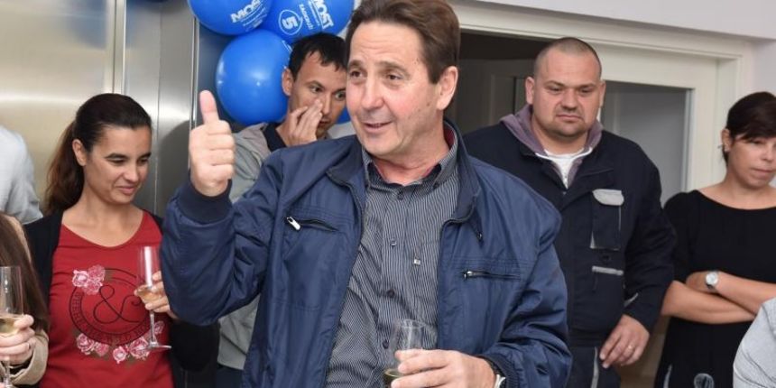 Primosten – U Opcini Primosten priredjen je docek za nacelnika Stipu Petrinu koji je u koaliciji s MOST-om u IX. izbornoj jedinici osvojio dva mandata. Photo: Hrvoje Jelavic/PIXSELL Primosten – U Opcini Primosten priredjen je docek za nacelnika Stipu Petrinu koji je u koaliciji s MOST-om u IX. izbornoj jedinici osvojio dva mandata. Photo: Hrvoje Jelavic/PIXSELL