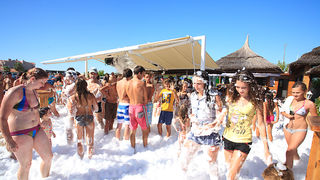 Odbojkaški turnir i pjena party u Bibnjama, foto: Leo Banić