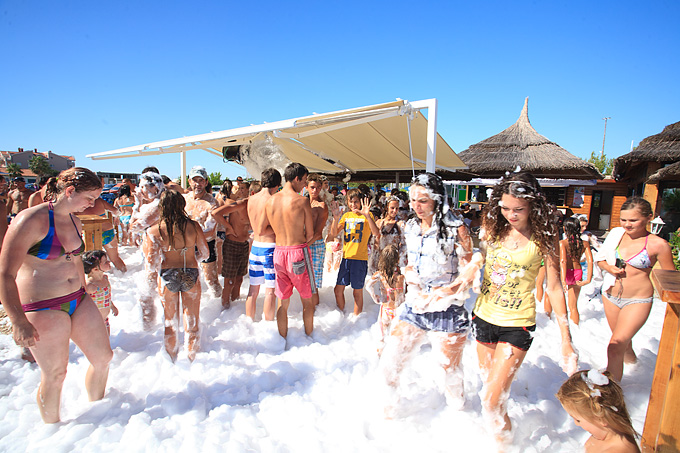 Odbojkaški turnir i pjena party u Bibnjama, foto: Leo Banić