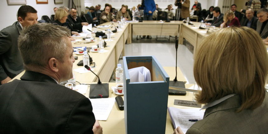 Zagreb, 100210.
Programsko Vijece Hrt-a.
Clanovi programskog vijeca Hrt-a birali su novog ravnatelja Hrt-a, ali kako niti jedan kandidat nije dobio potreban broj glasova, natjecaj za izbor ravnatelja se ponavlja.
N a slici: Zvonko Milas i Zrinoslava Deli Zagreb, 100210.
Programsko Vijece Hrt-a.
Clanovi programskog vijeca Hrt-a birali su novog ravnatelja Hrt-a, ali kako niti jedan kandidat nije dobio potreban broj glasova, natjecaj za izbor ravnatelja se ponavlja.
N a slici: Zvonko Milas i Zrinoslava Deli