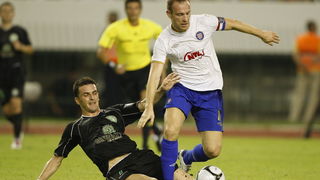 Split, 190810.
Gradski stadion Puljud.
Uzvratna utakmica cetvrtog pretkola Europske lige izmedju Hajduka i Uniree.
Na fotografiji: Bilasco Marius Ioan i Srdjan Andric. 
Foto: Ante Cizmic / CROPIX