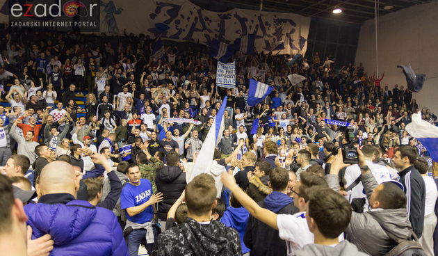 Humanitarno gledanje utakmice Zadar-Cibona (85-84) u Jazinama
