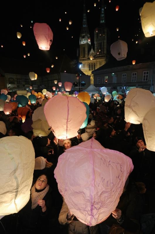Na tržnici Dolac održan je peti performans Kapulica & Lampioni.  Foto: PIXSELL