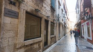 Zatvorene butige i poluprazan zadarski Poluotok Zatvorene butige i poluprazan zadarski Poluotok