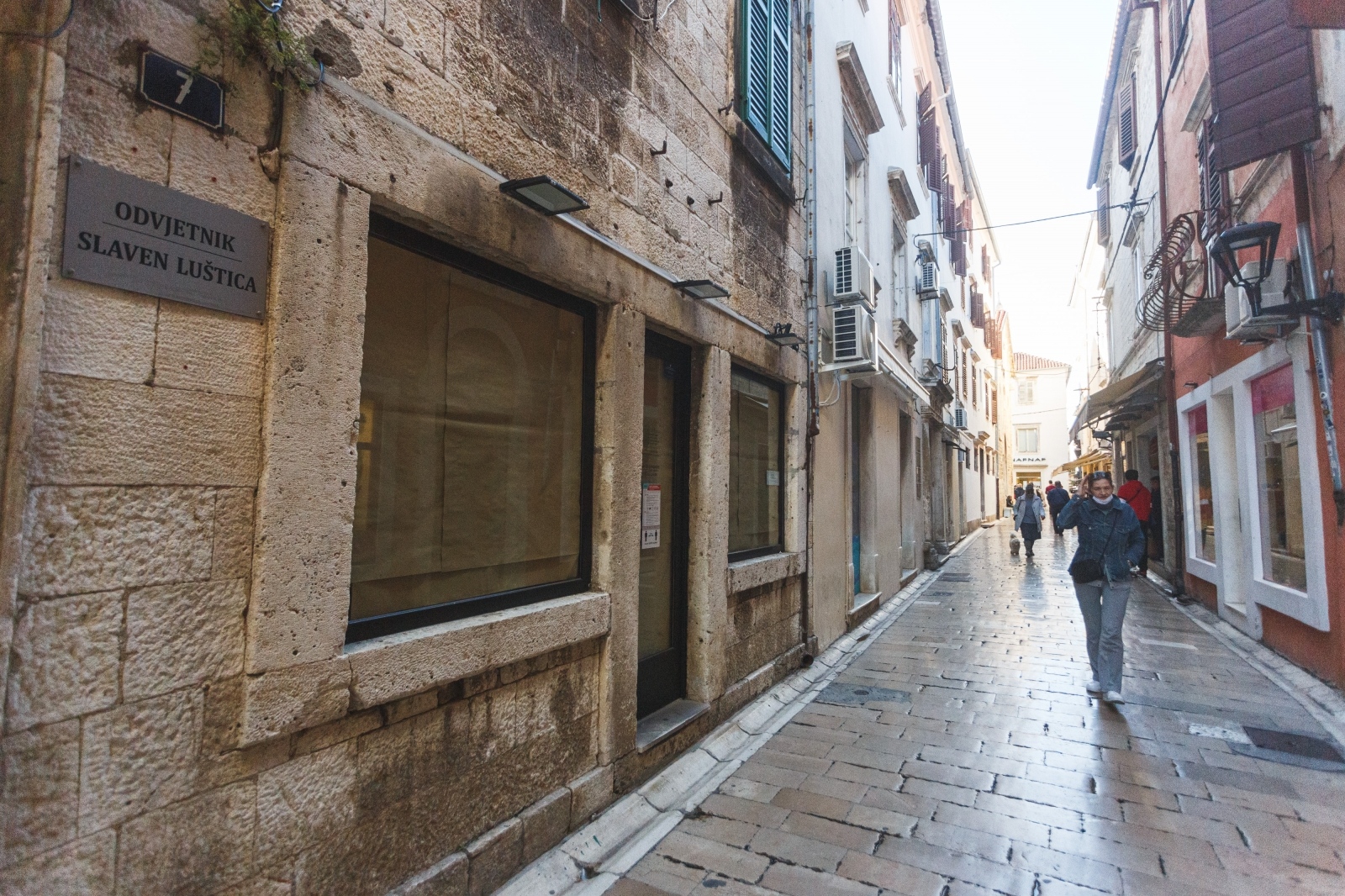 Zatvorene butige i poluprazan zadarski Poluotok Zatvorene butige i poluprazan zadarski Poluotok