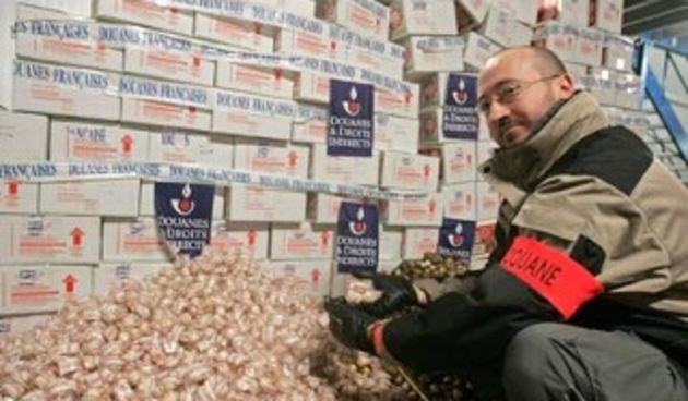 Zapljena lažnih čokoladnih bombona (Foto: AP)