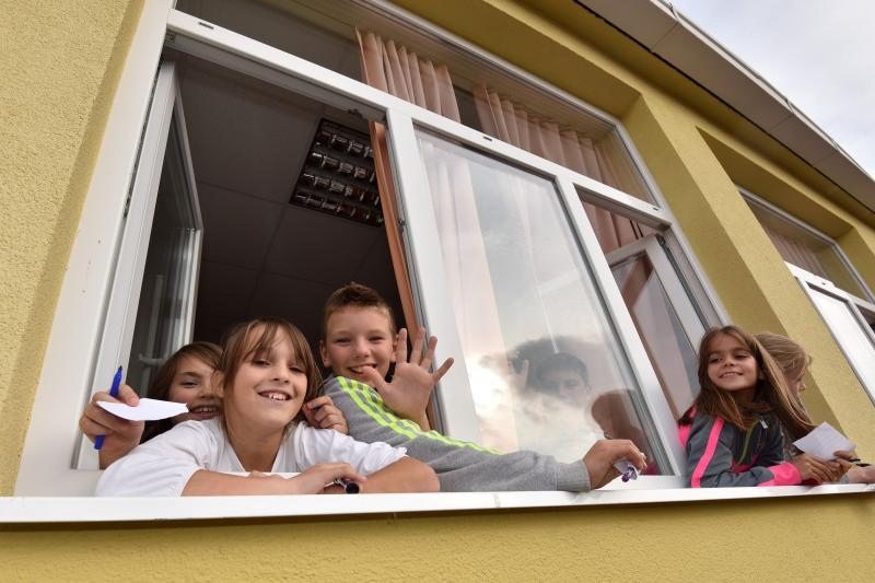 Predsjednica Kolinda Grabar Kitarović položila vijenac i zapalila svijeće za žrtve Škabrnje, Foto: Dino Stanin/PIXSELL