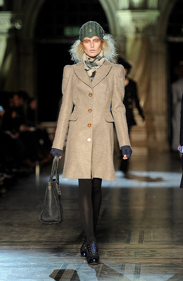 Vivienne Westwood Red Label, Jesen 2010.  (www.coutorture.com)