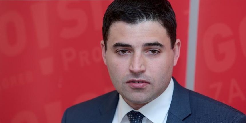 Zagreb – Predsjednik zagrebackog SDP-a Davor Bernardic izjavio je na konferenciji za medije povodom uhicenja gradonacelnika da grad ne moze funkcionirati pod privremenom upravom. Photo: Patrik Macek/PIXSELL Zagreb – Predsjednik zagrebackog SDP-a Davor Bernardic izjavio je na konferenciji za medije povodom uhicenja gradonacelnika da grad ne moze funkcionirati pod privremenom upravom. Photo: Patrik Macek/PIXSELL