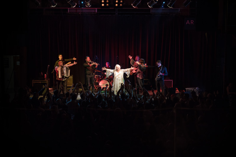 Esma Redžepova, prateći bend Folk Masters i gost Ibus Ibraimovski @ Arsenal Zadar Esma Redžepova, prateći bend Folk Masters i gost Ibus Ibraimovski @ Arsenal Zadar